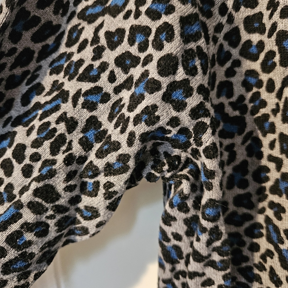 EUC Torrid Leopard Print Sweater - Picture 4 of 9